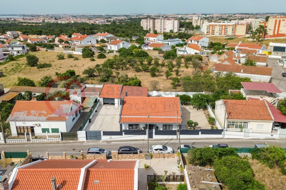 Moradia T4 para Venda em Santo Antonio da Charneca Foto 74