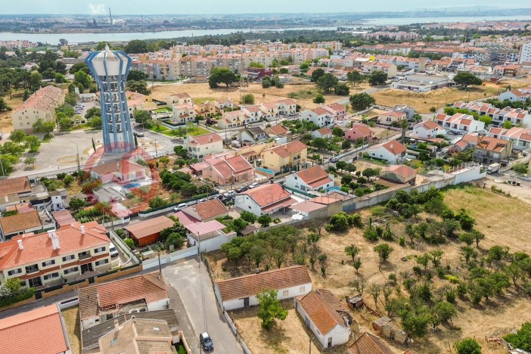 Moradia T4 para Venda em Santo Antonio da Charneca Foto 78