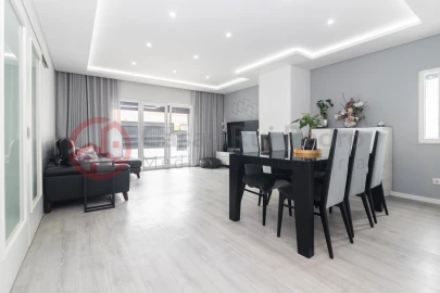 Moradia T4 para Venda em Santo Antonio da Charneca