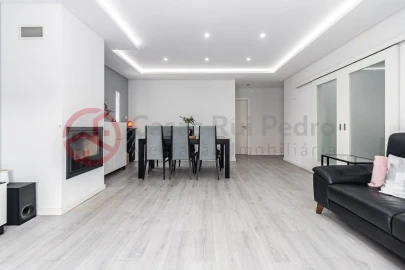 Moradia T4 para Venda em Santo Antonio da Charneca