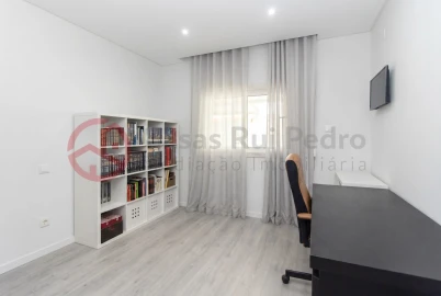Moradia T4 para Venda em Santo Antonio da Charneca