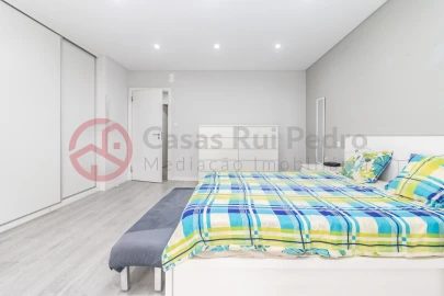Moradia T4 para Venda em Santo Antonio da Charneca