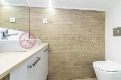 Moradia T4 para Venda em Santo Antonio da Charneca