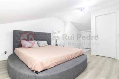 Moradia T4 para Venda em Santo Antonio da Charneca