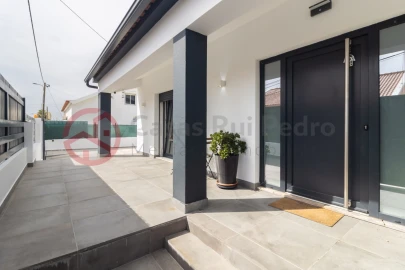 Moradia T4 para Venda em Santo Antonio da Charneca