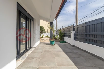 Moradia T4 para Venda em Santo Antonio da Charneca
