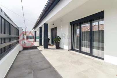 Moradia T4 para Venda em Santo Antonio da Charneca