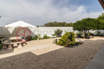 Moradia T4 para Venda em Santo Antonio da Charneca