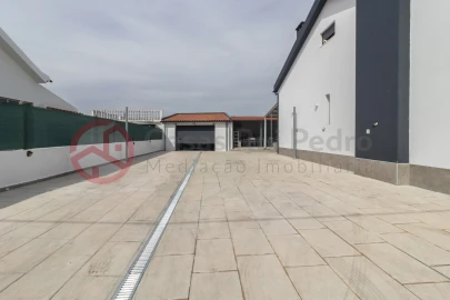 Moradia T4 para Venda em Santo Antonio da Charneca