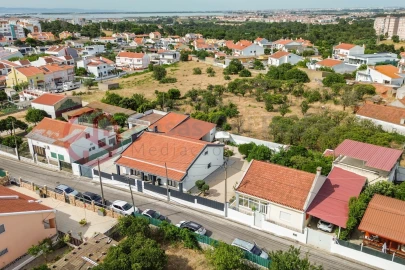 Moradia T4 para Venda em Santo Antonio da Charneca