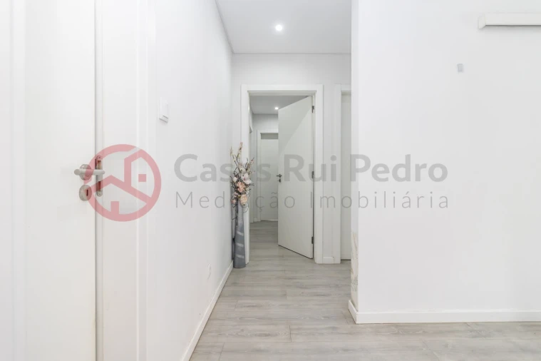 Moradia T4 para Venda em Santo Antonio da Charneca Foto 13