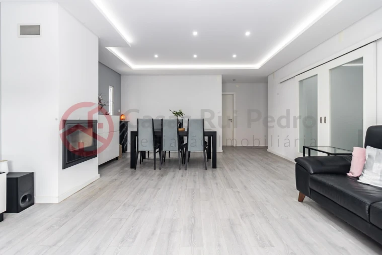 Moradia T4 para Venda em Santo Antonio da Charneca Foto 18