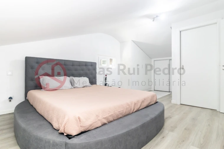 Moradia T4 para Venda em Santo Antonio da Charneca Foto 48