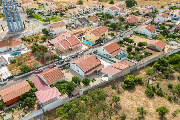 Moradia T4 para Venda em Santo Antonio da Charneca Foto 77