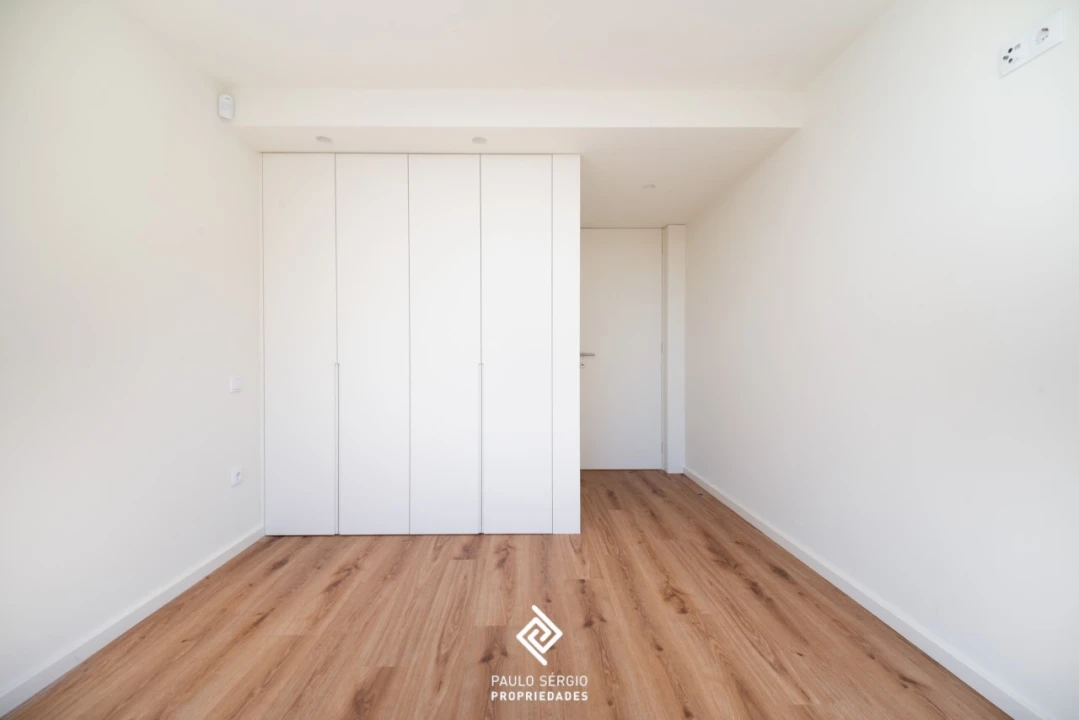 Apartamento T1 para Venda em Arcozelo Foto 3