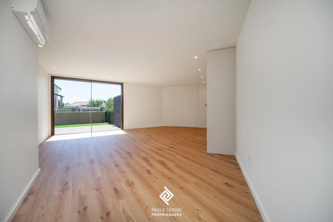 Apartamento T2 para Venda em Arcozelo Foto 3
