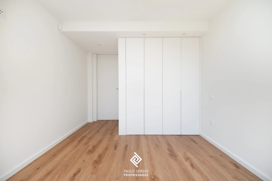 Apartamento T2 para Venda em Arcozelo Foto 8