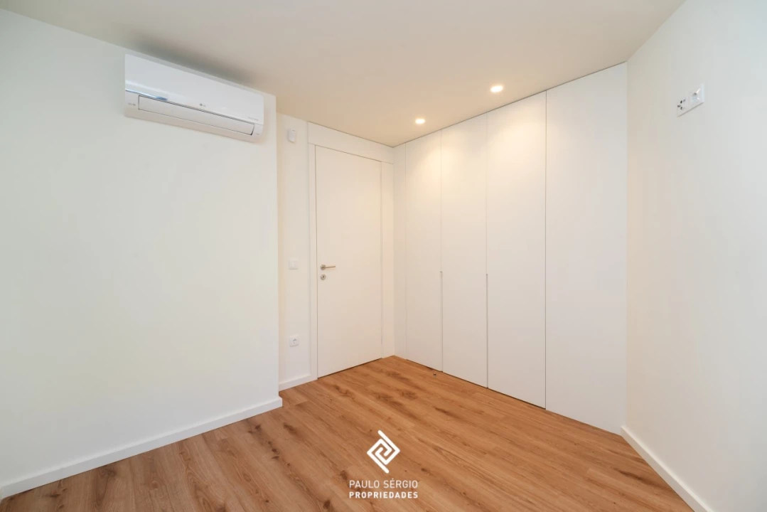 Apartamento T2 para Venda em Arcozelo Foto 6