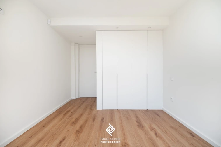 Apartamento T2 para Venda em Arcozelo Foto 7