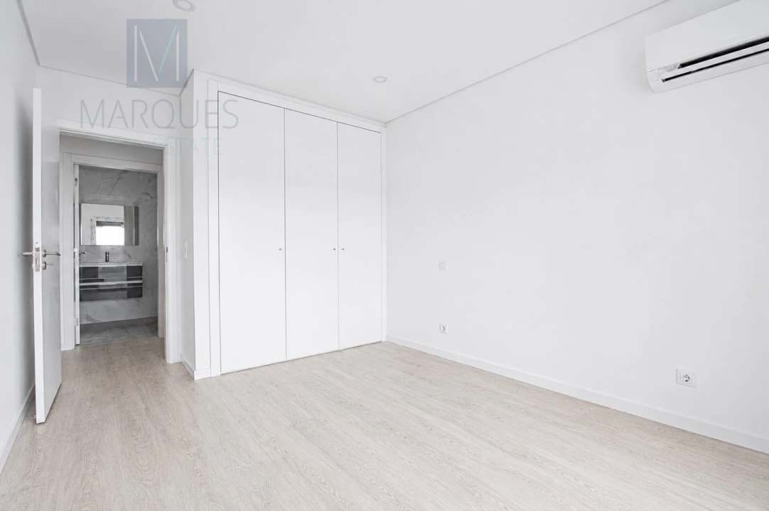 Apartamento T3 para Venda em Seixal, Arrentela e Aldeia de Paio Pires Foto 14