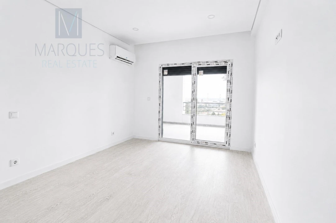 Apartamento T3 para Venda em Seixal, Arrentela e Aldeia de Paio Pires Foto 15