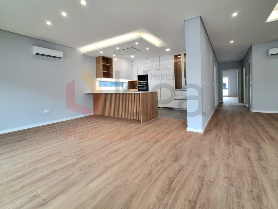Moradia T3 para Venda em Fernao Ferro Foto 2