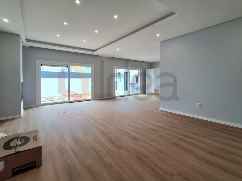 Moradia T3 para Venda em Fernao Ferro Foto 4