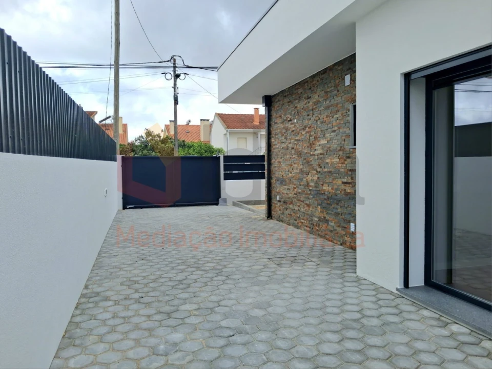 Moradia T3 para Venda em Fernao Ferro Foto 29