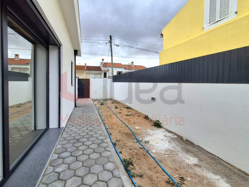 Moradia T3 para Venda em Fernao Ferro Foto 28