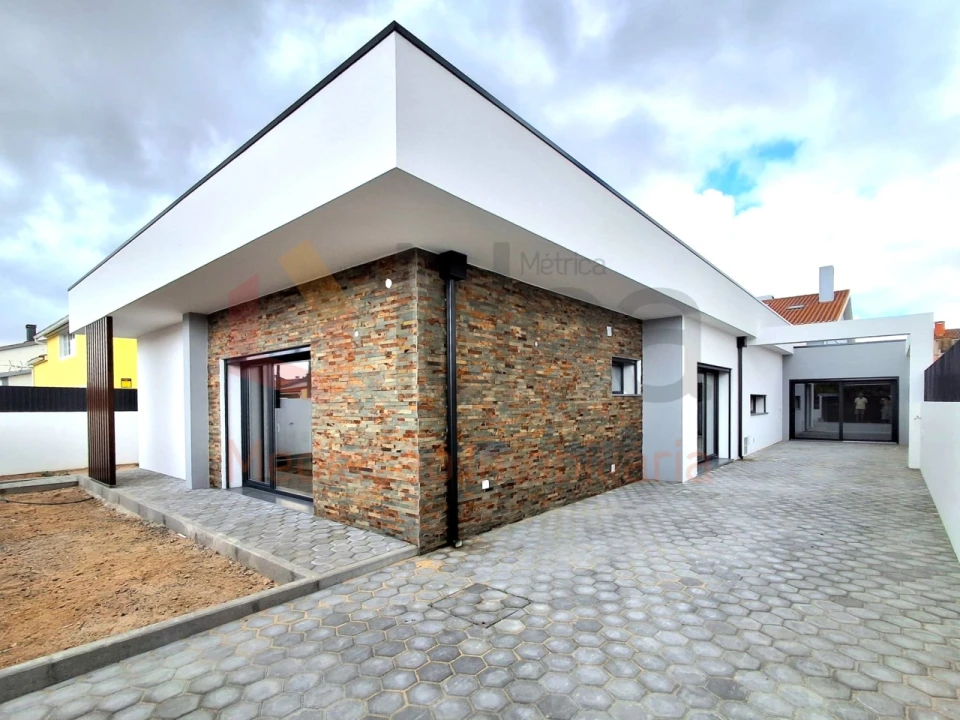 Moradia T3 para Venda em Fernao Ferro Foto 1