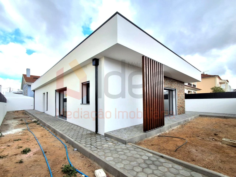 Moradia T3 para Venda em Fernao Ferro Foto 37