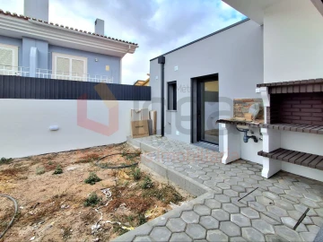 Moradia T3 para Venda em Fernao Ferro
