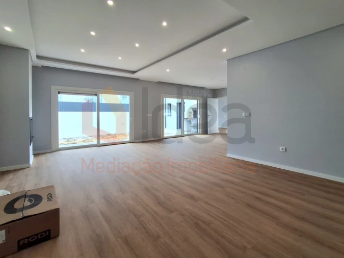 Moradia T3 para Venda em Fernao Ferro Foto 4