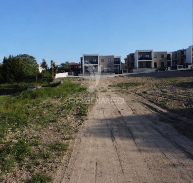 Terreno para Venda em Alheira e Igreja Nova Foto 1