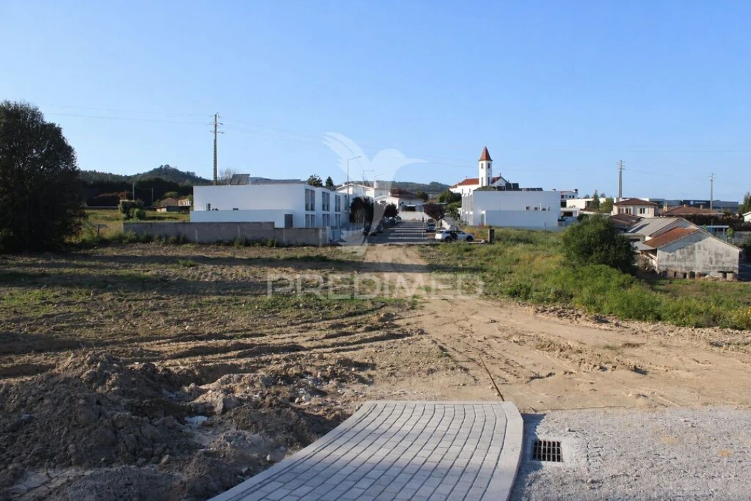 Terreno para Venda em Alheira e Igreja Nova Foto 10