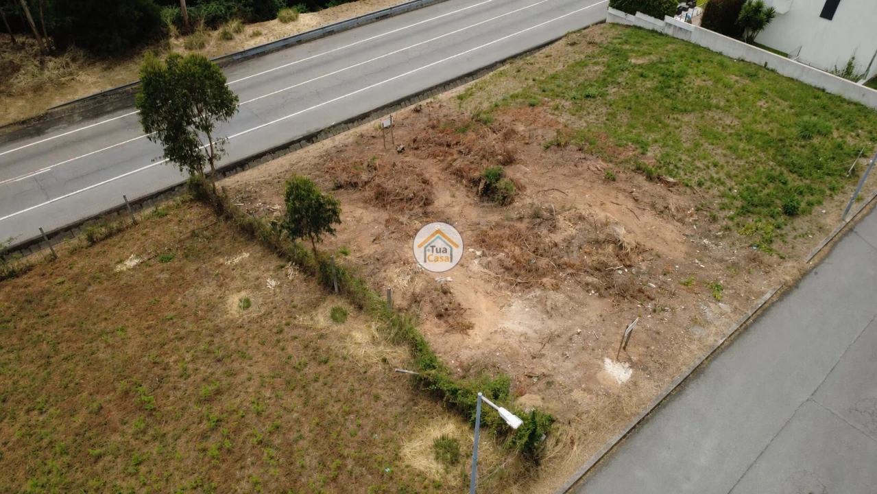 Terreno para Venda em Avintes Foto 1