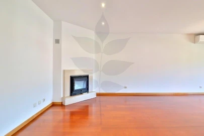 Apartamento T3 para Venda em Este (São Pedro e São Mamede)