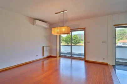 Apartamento T3 para Venda em Este (São Pedro e São Mamede)