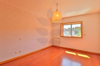 Apartamento T3 para Venda em Este (São Pedro e São Mamede)