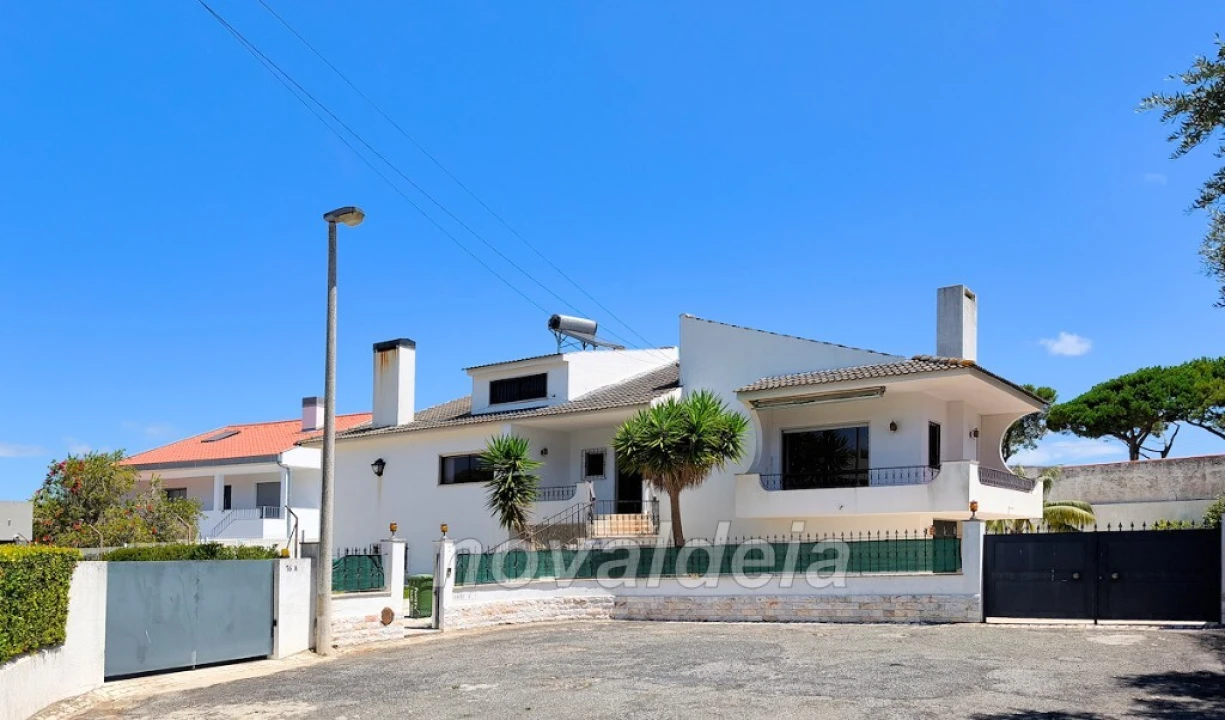Moradia T5 para Venda em Cascais e Estoril Foto 1