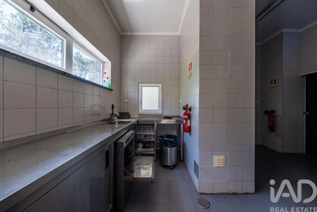 Prédio para Venda em Tornada e Salir do Porto Foto 18