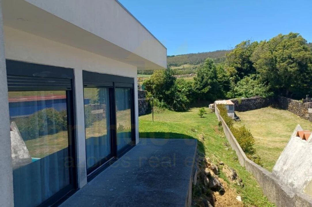 Moradia T3 para Venda em Terra Chã Foto 26