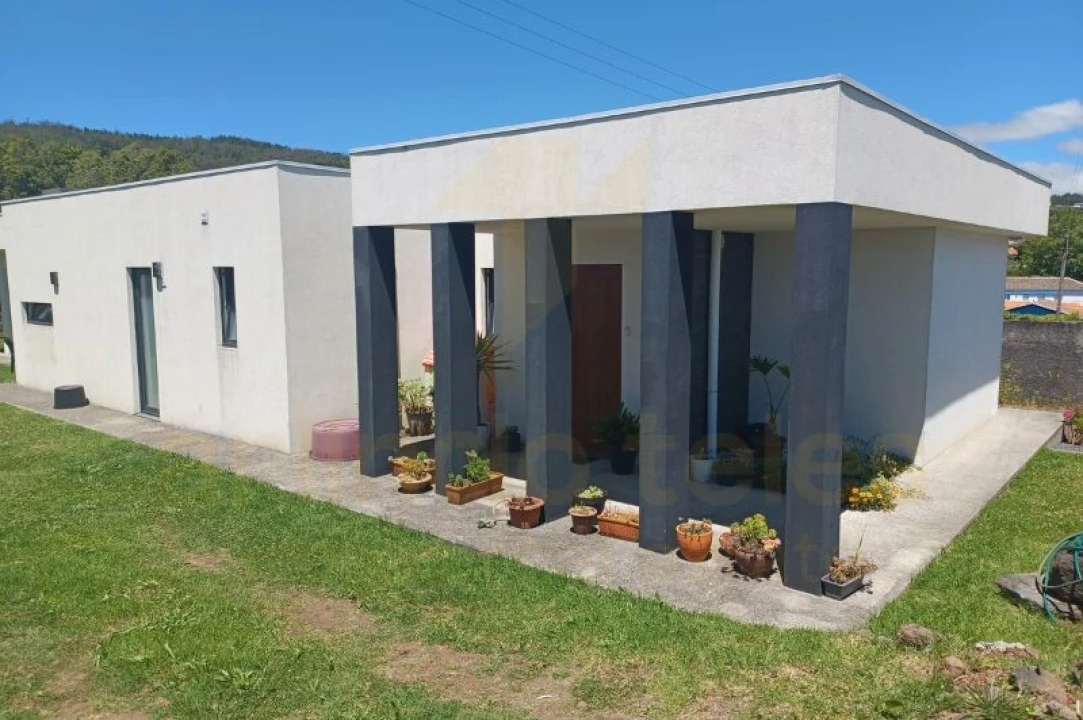 Moradia T3 para Venda em Terra Chã Foto 1