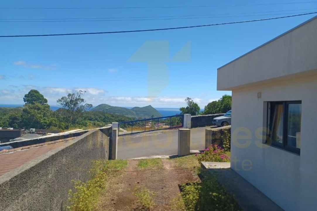 Moradia T3 para Venda em Terra Chã Foto 3