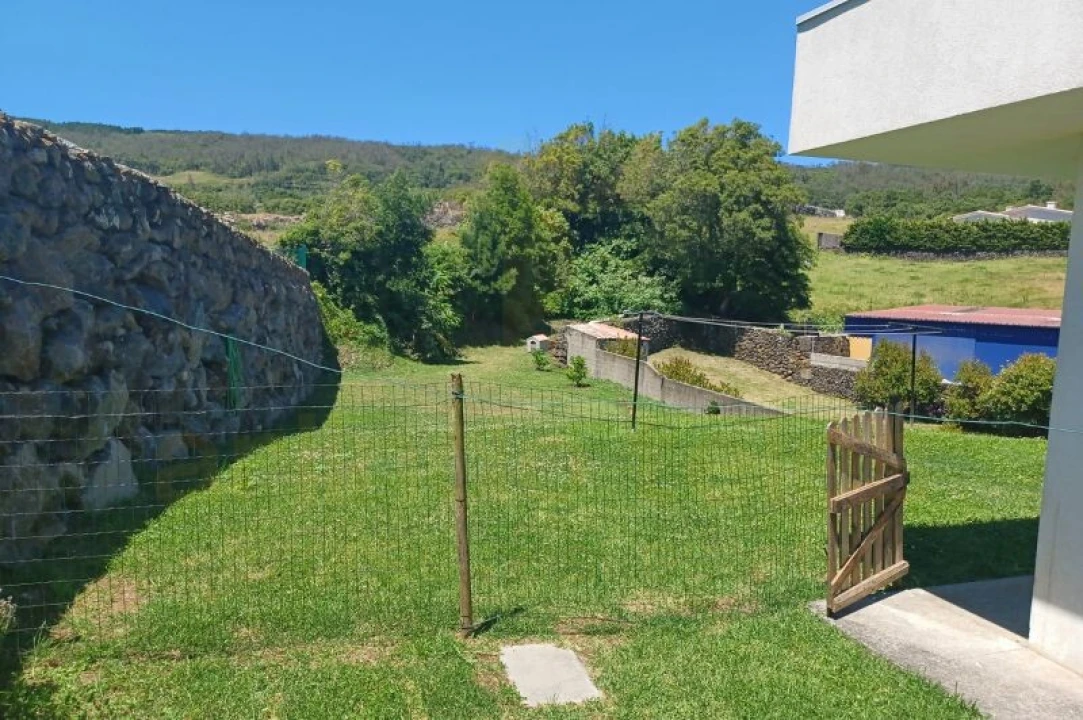 Moradia T3 para Venda em Terra Chã Foto 30