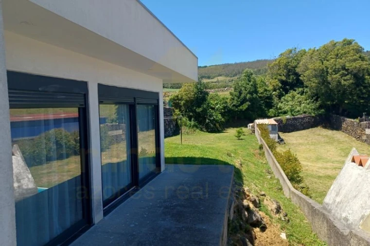 Moradia T3 para Venda em Terra Chã Foto 26