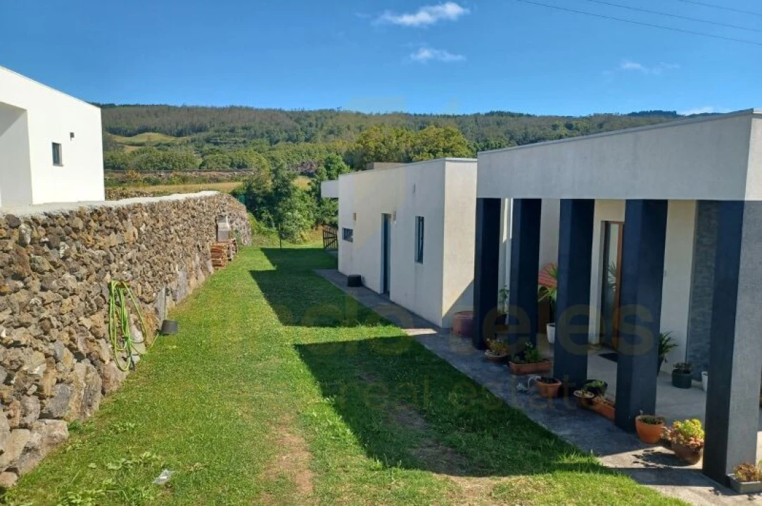Moradia T3 para Venda em Terra Chã Foto 32