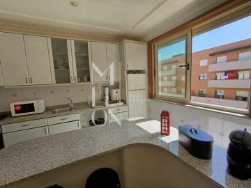 Apartamento T1 para Venda em Palmeira de Faro e Curvos