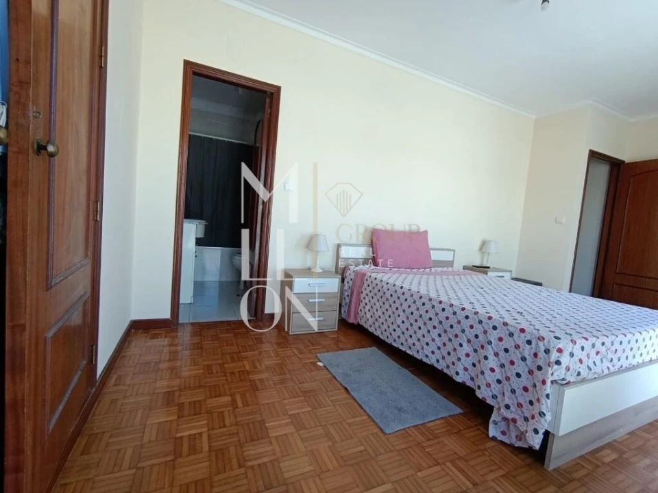 Apartamento T1 para Venda em Palmeira de Faro e Curvos Foto 9