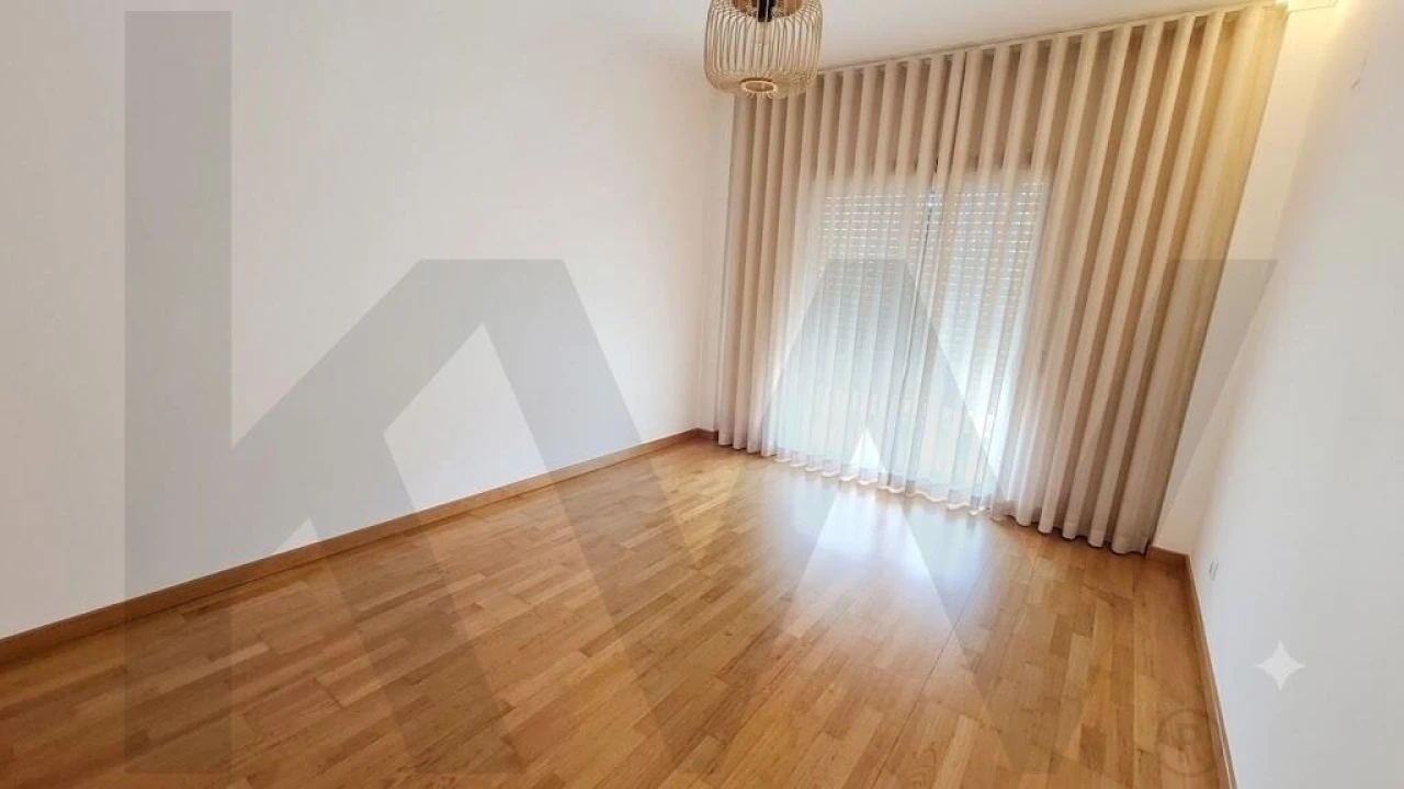 Apartamento T1 para Arrendamento em Laranjeiro e Feijó Foto 9